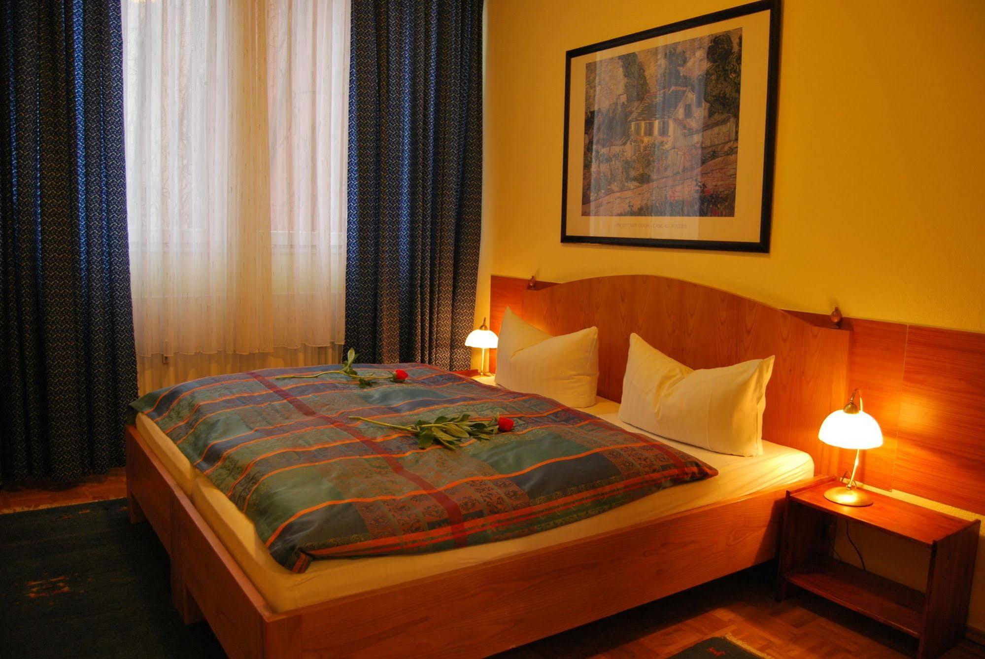 เพนชั่น เอบีซี Hotel เบอร์ลิน ภายนอก รูปภาพ